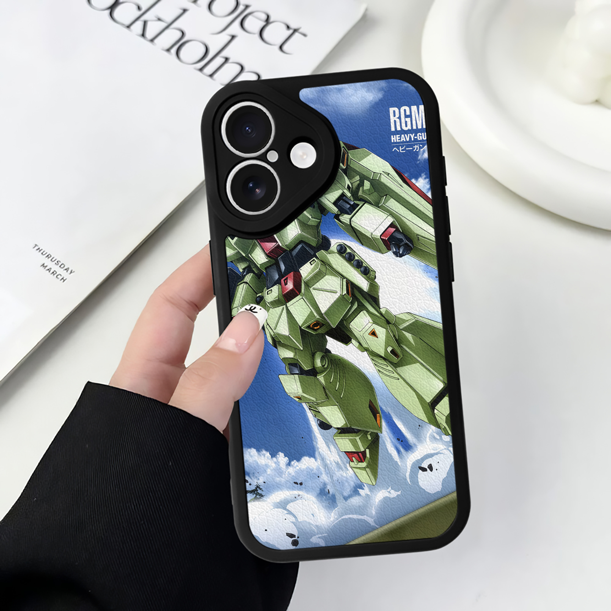（画像用） 機動戦士ガンダム Mobile Suit Gundam 【iPhone 16シリーズ対応】シリコンスマホケース（レザー調） 材質：シリコン